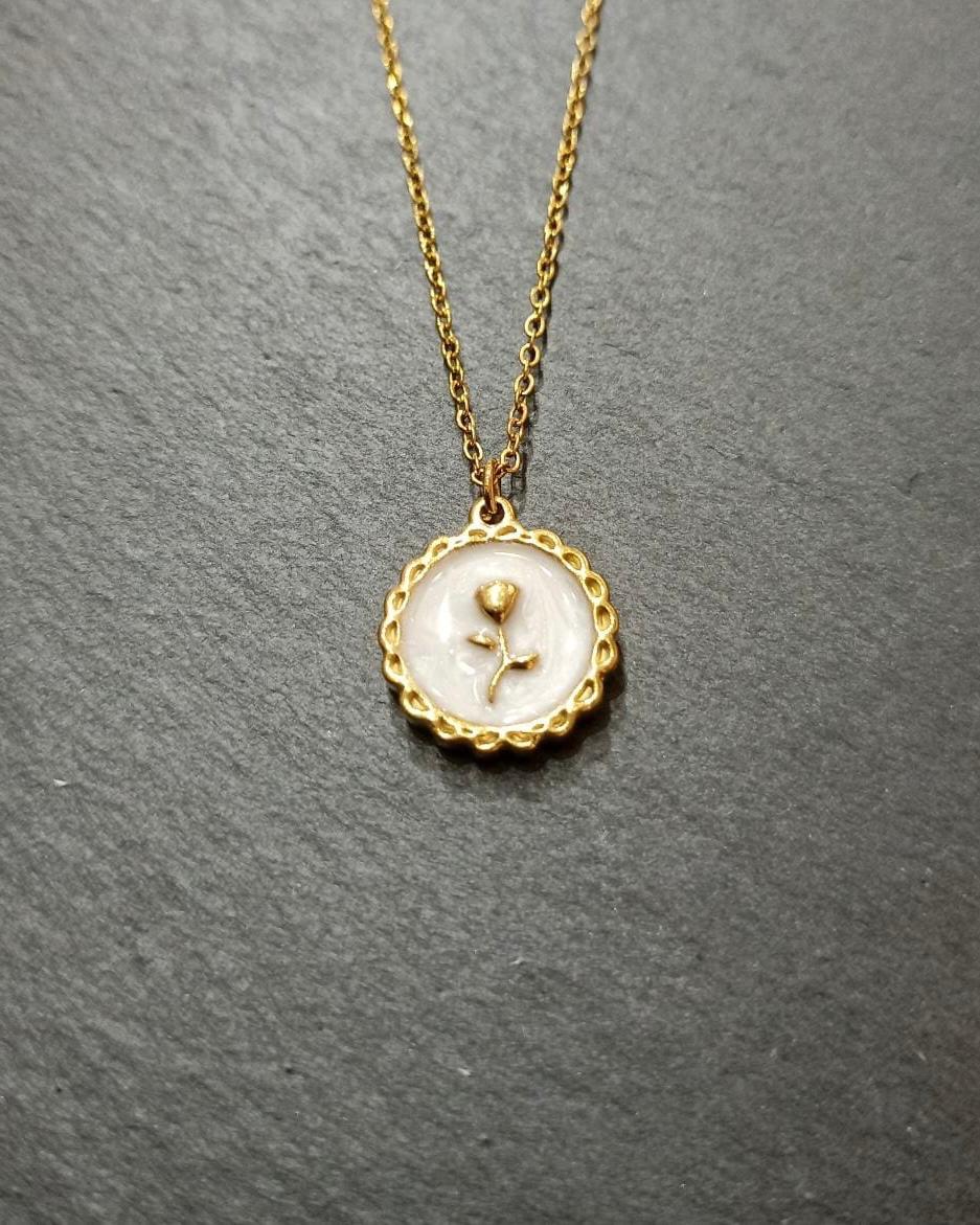 Delicate Rose Vintage Gold Kaplama Kolye