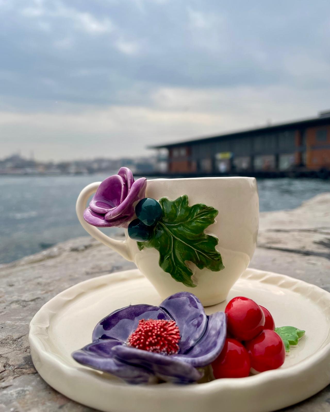 Lila Gül Motifli El Yapımı Seramik Fincan Seti